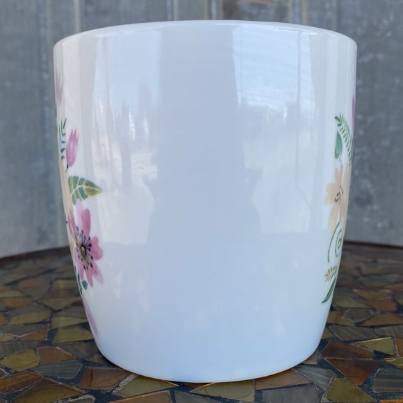 Beautiful “Jesus Is The Light” John 1:4-5 Coffee Mug - Picture 2 of 6